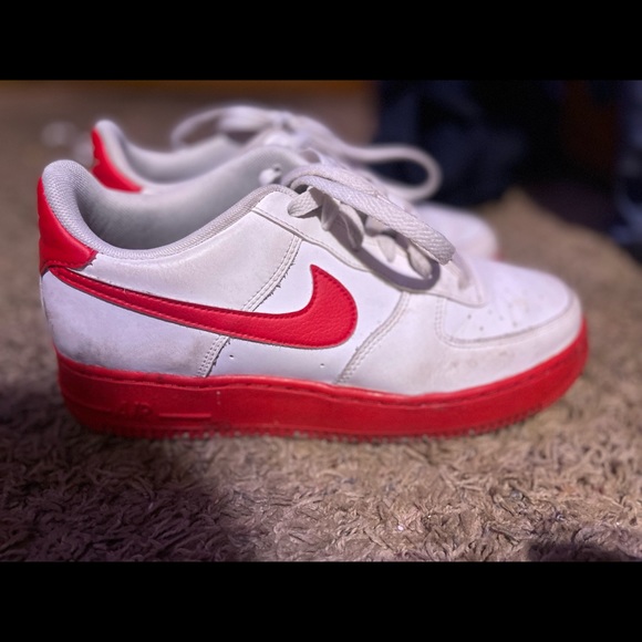 Air Force 1’s Red and White size 7Y (I wear 8 8.5 in womens) - Picture 1 of 2